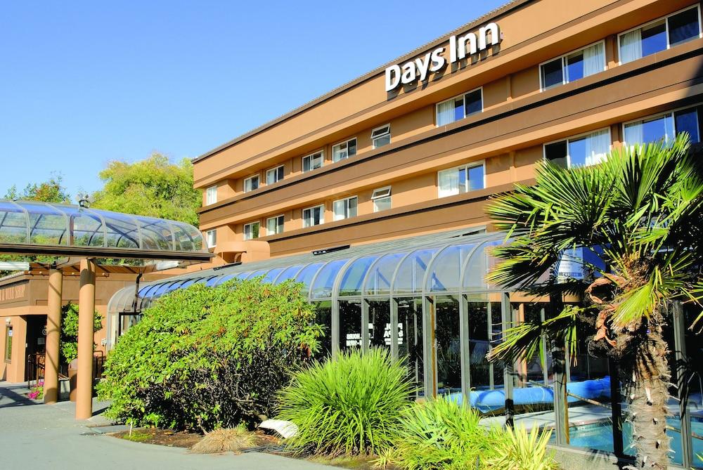Days Inn By Wyndham Victoria On The Harbour Buitenkant foto
